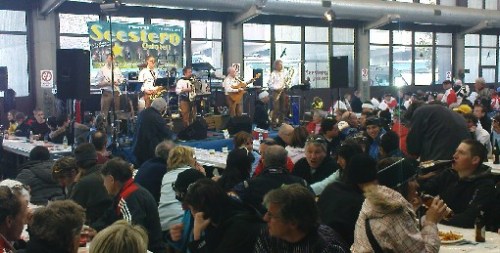 Festhallen etter rennet. Live musikk og "schalgere"